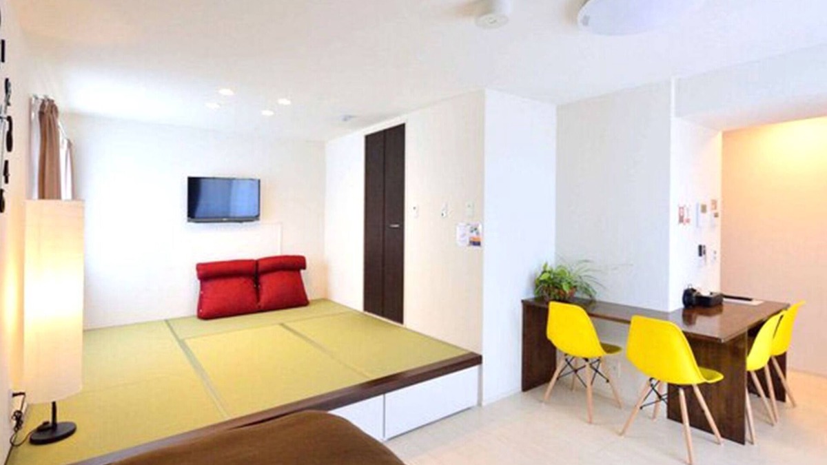 Hashima Apartment | JapaneseWestern style room of 40m2 with raised tatami mats/Hashima Gifu