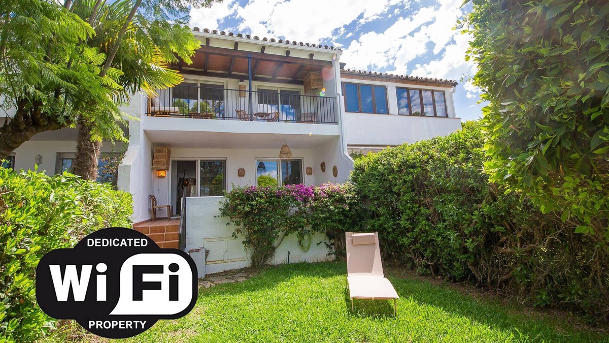 Castillo de Sabinillas Ski Chalet | Jardines de la Duquesa 26