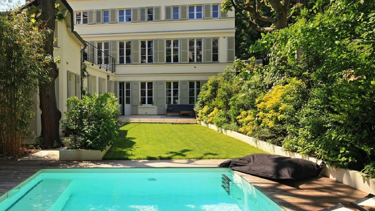 5th Arrondissement House | Jardins du Panthéon is an exceptional 350sqm mansion with garden and heated pool