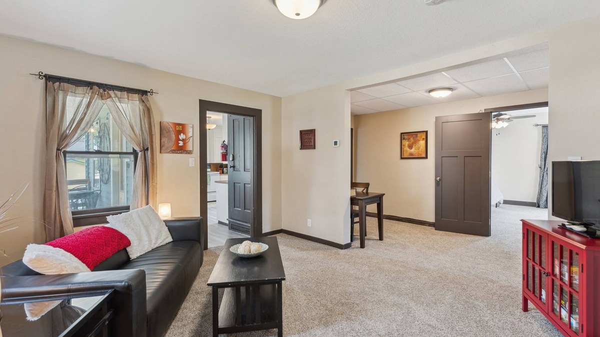 Lake City Apartment | Jasmine Apartment - 3 Blocks from Lake Pepin