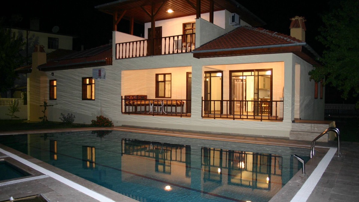 Koycegiz Villa | JASMINE, beautiful spacious villa with pool,only a few minutes walk to the centre