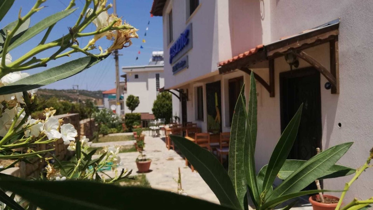 Yenifoca Hotel | Jasmine Butik Pansiyon