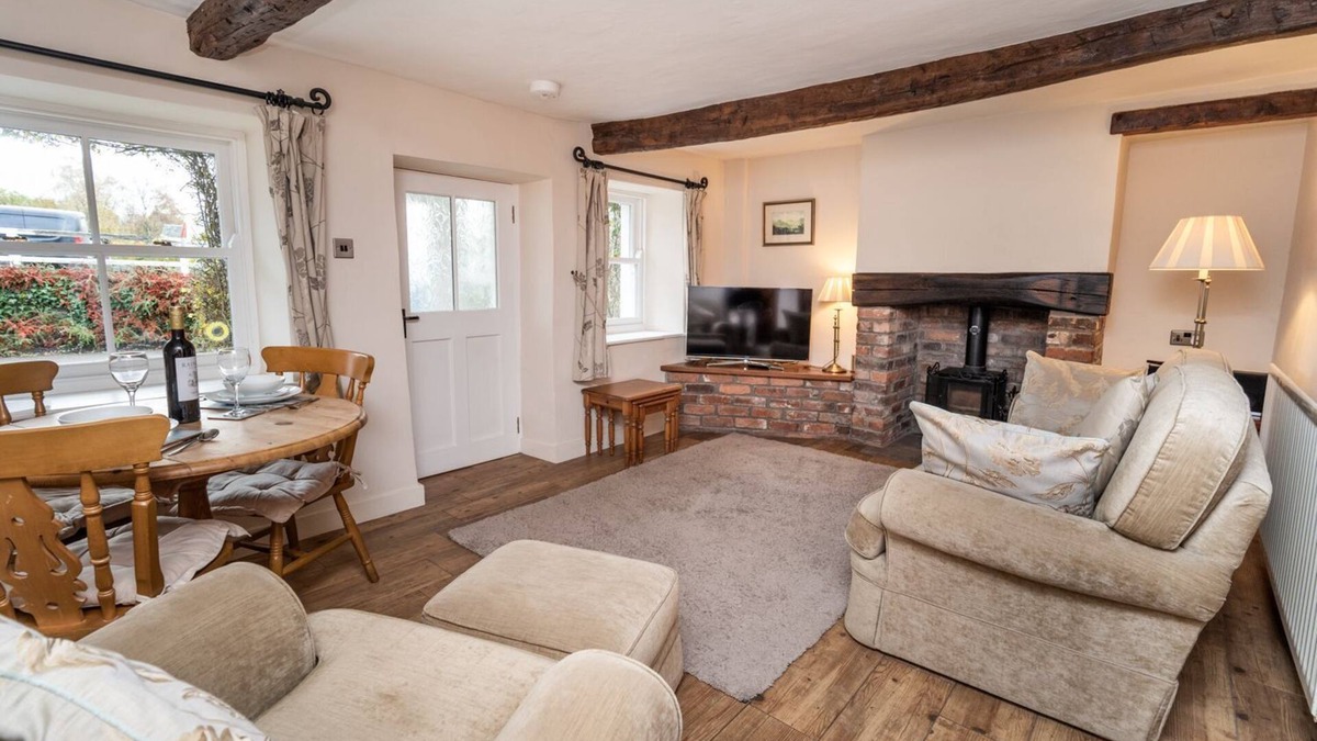Portinscale Cottage | Jasmine Cottage - a cottage that sleeps 2 guests in 1 bedroom