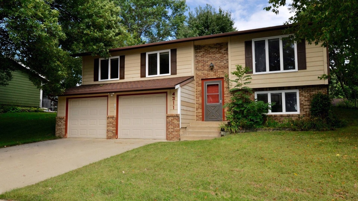 Rochester House | Jasmine House - 3 Bedrooms - 2 bath- 2 Miles From Mayo Clinic/St. Mary's