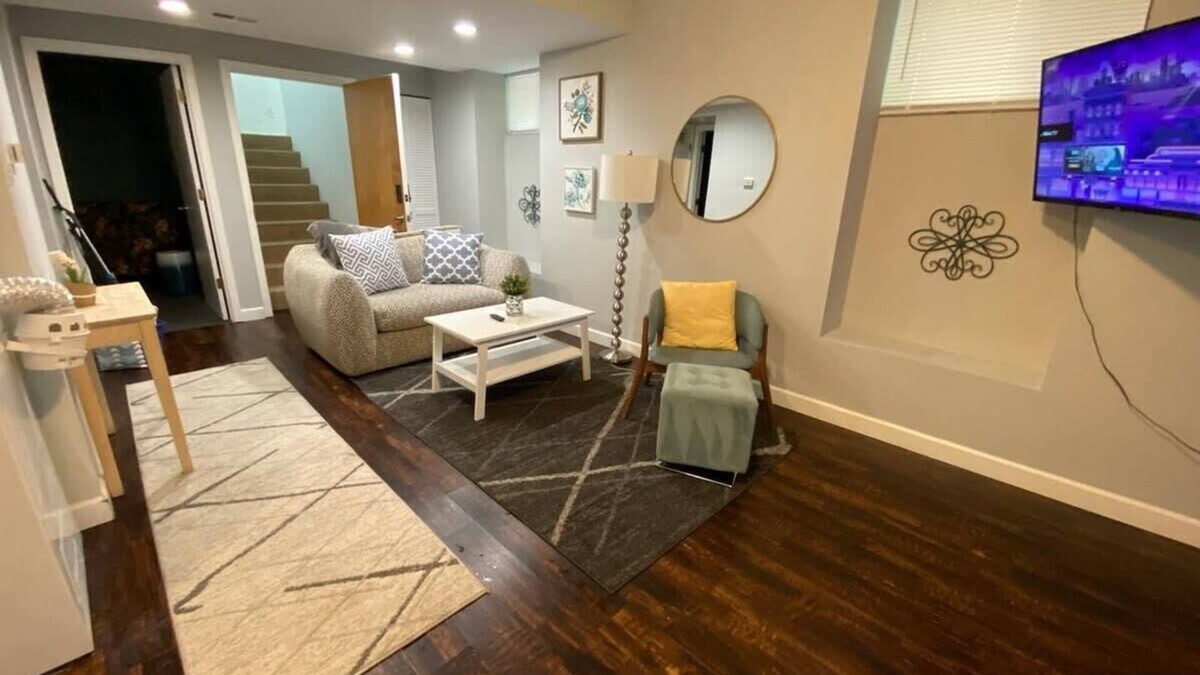 Central West End Apartment | Jasmine in CWE Summar