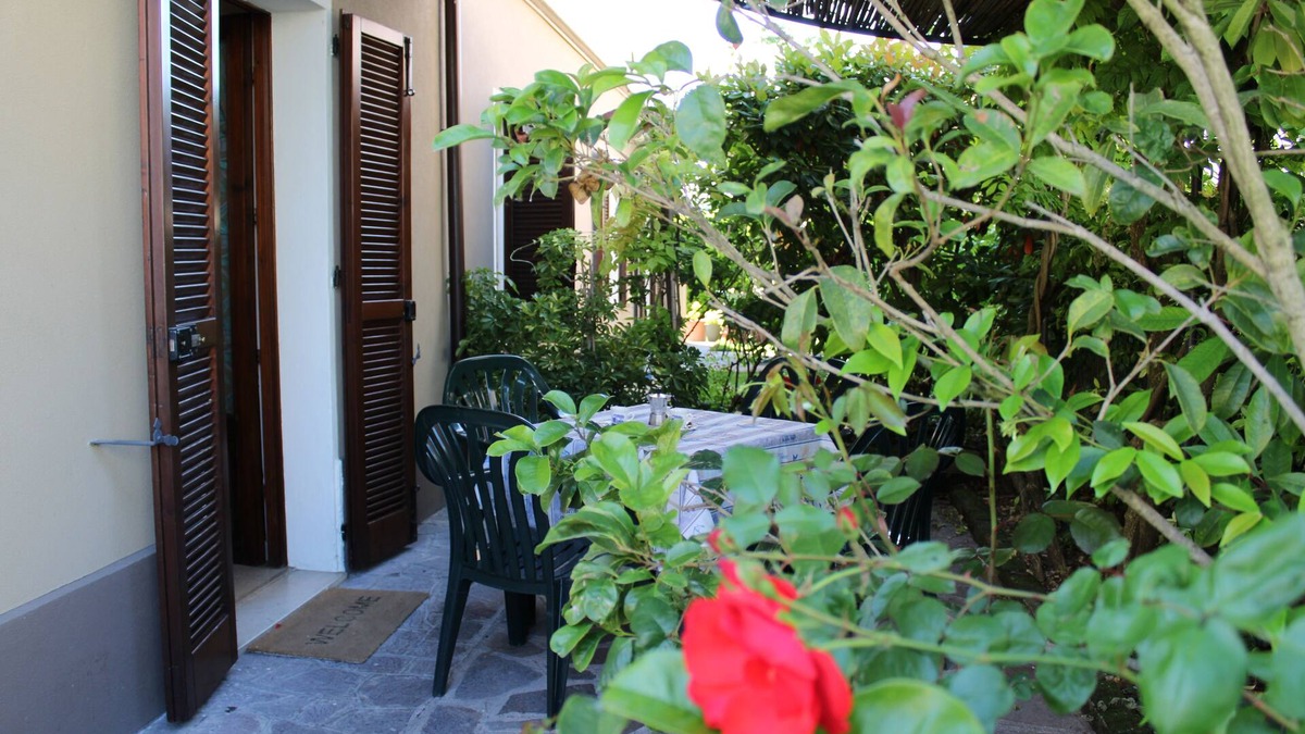 San Benedetto di Lugana Apartment | Jasmine large studio apartment near the lake