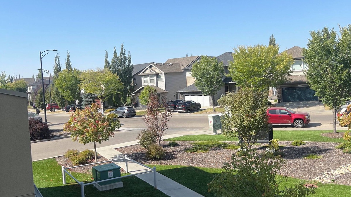 Southwest Edmonton House | Java houseCharming 2-bedroom townhome with AC, fitnes room in awesome Edmonton