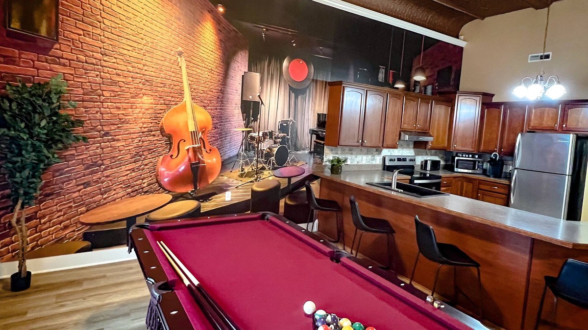 Sandusky Apartment | Jazz Club Themed Downtown Sandusky