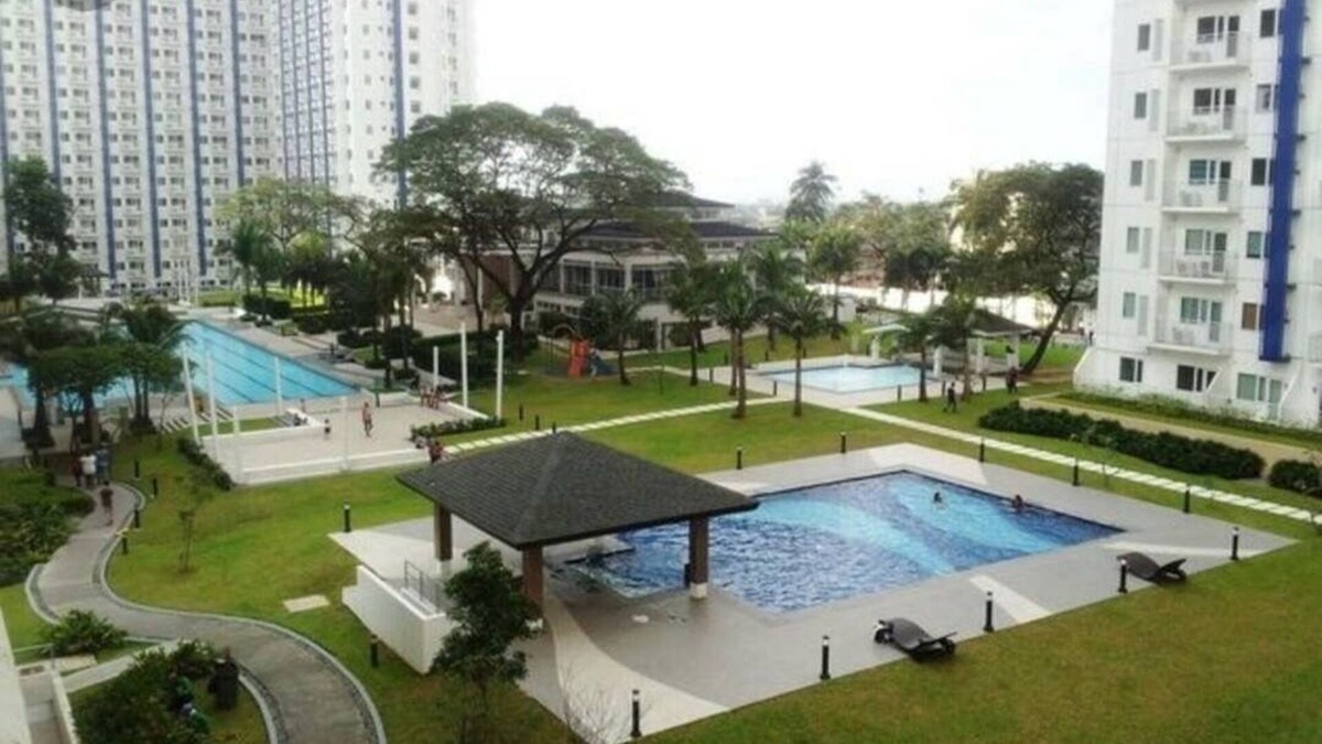 Project 8 Condo | Jazz SM Grass Residences 1 BR condo with Balcony
