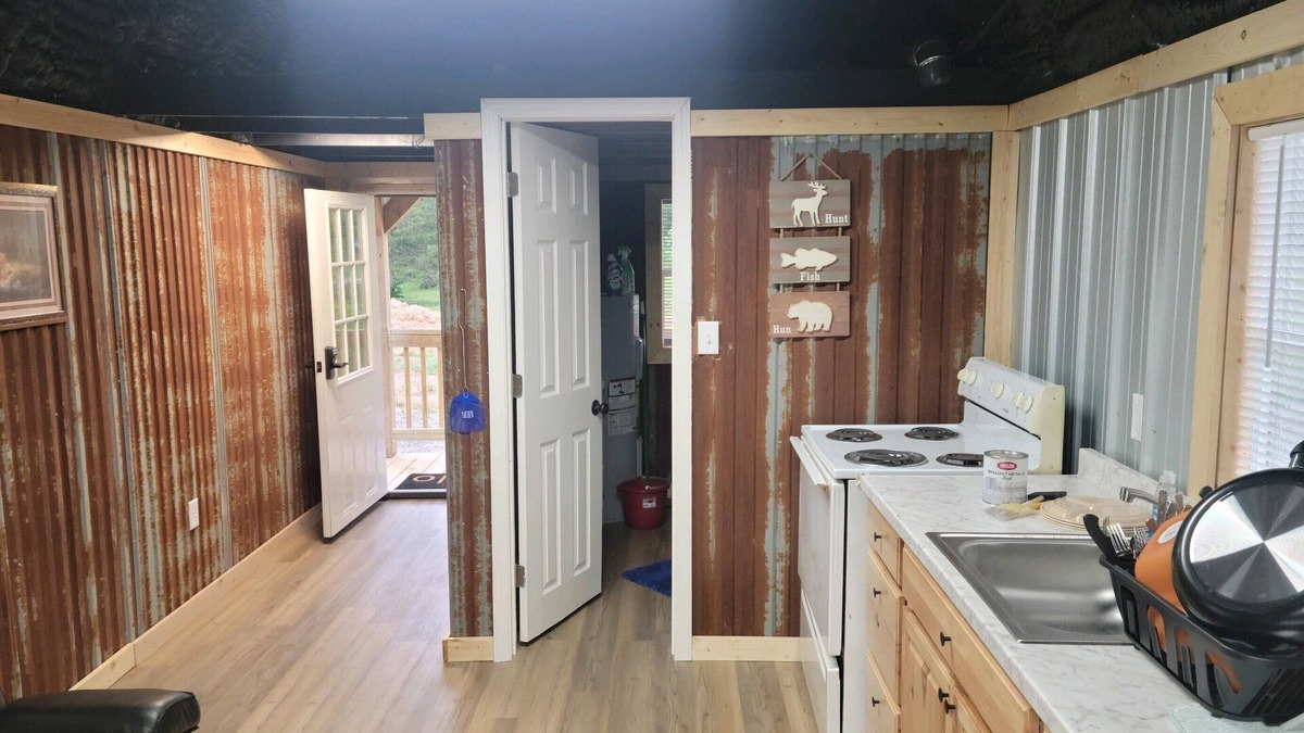 Jerusalem Cabin | JB's Cabin