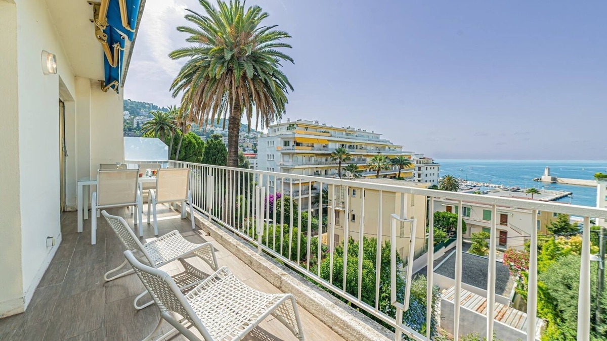 Lazaret Apartment | JdV Holidays Apartment Silene - top floor with terrace and great views over port