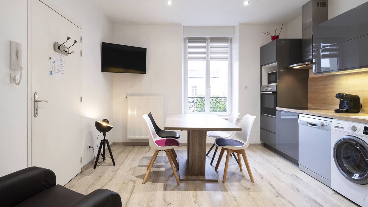 Vittel Apartment | Jean Reno: Ground floor apartment in a charming house (with parking)