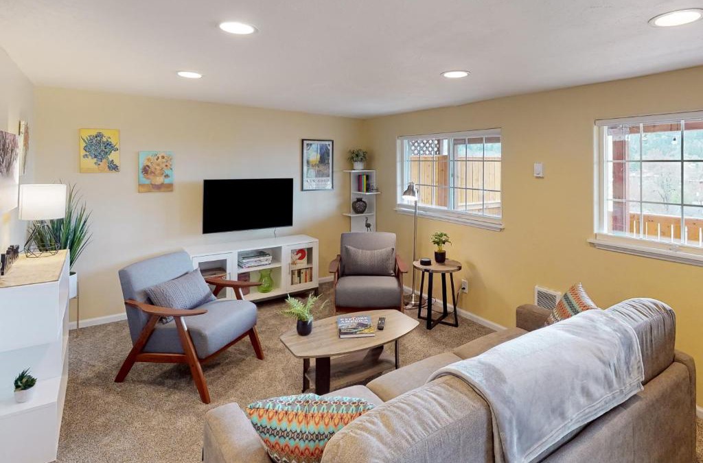 Friendly House | Jefferson Joy