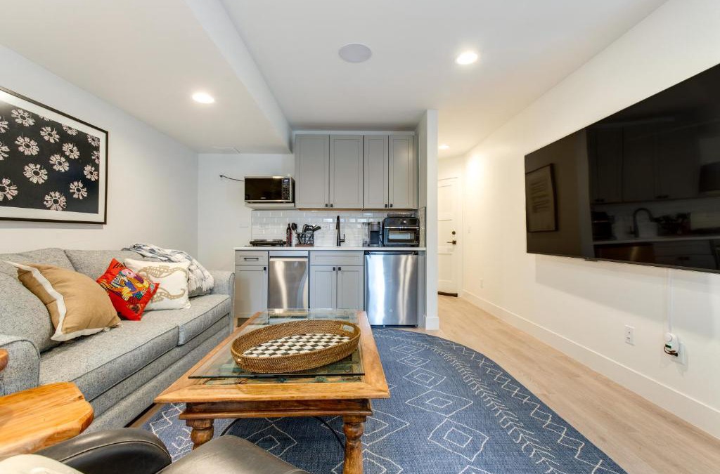 Jefferson Park Apartment | Jefferson Park Apartment Walk to Empower Field!