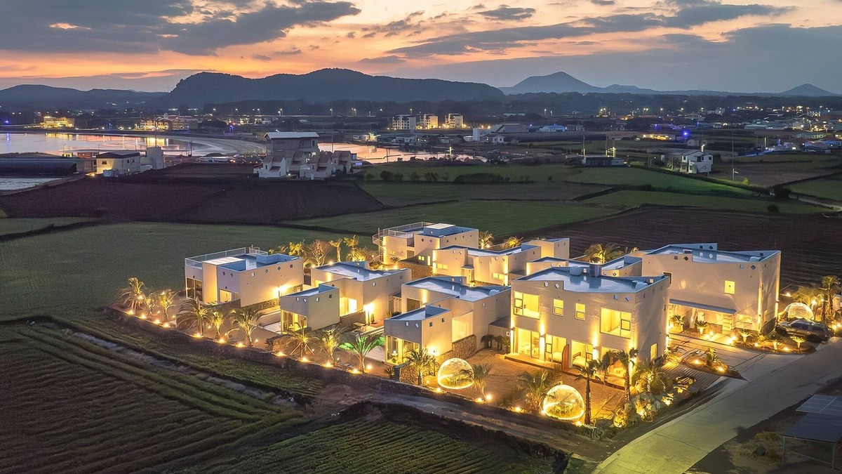 Jongdal-ri House | Jeju Boutia Private Pension