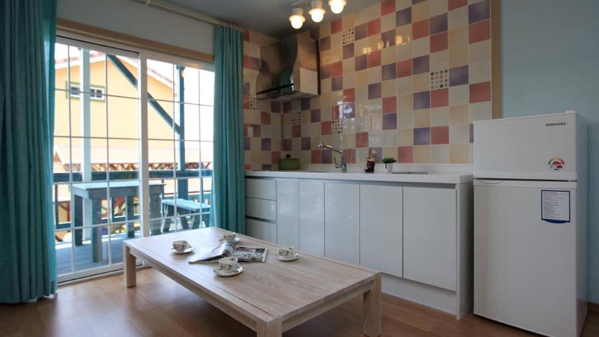 Downtown House | Jeju Olrepeurobangseu Pension