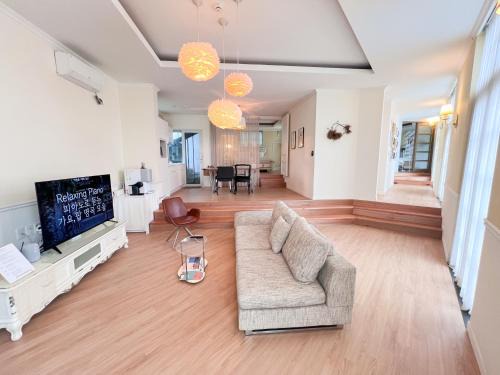 Namwon House | Jeju Semo, Byeol