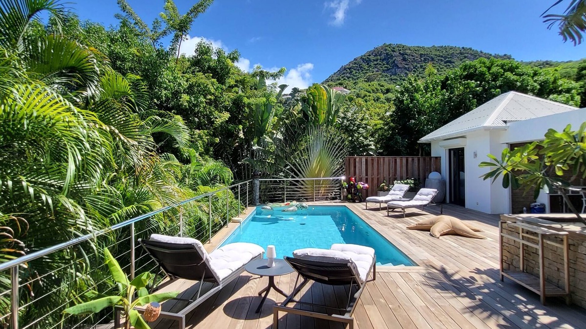 Vitet Villa | Jelo House - 3 bdr - 2.5 bth - Pool & SPA - Sports & Games Room