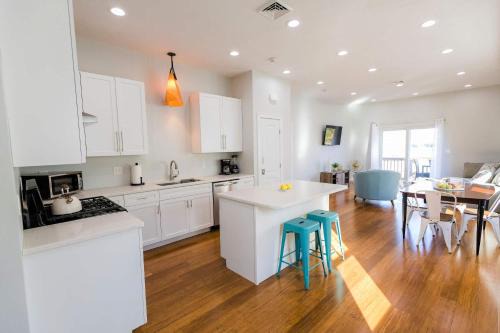 Federal Hill Apartment | Jennifers Penthouse Panoramic City View Apartment with Deck