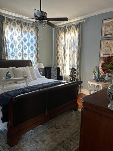 Laurel Bed & Breakfast | Jenny's Downtown Hideaway Bed and Breakfast