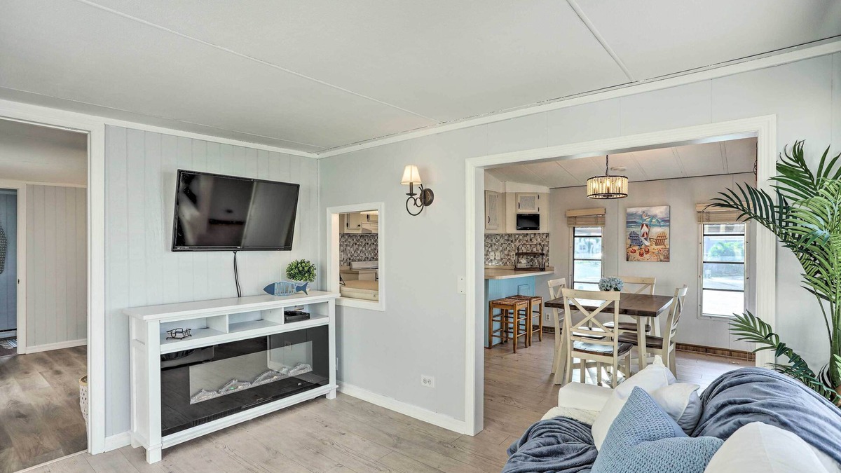 Nettles Island Cottage | Jensen Beach Home w/Private Beach Access!