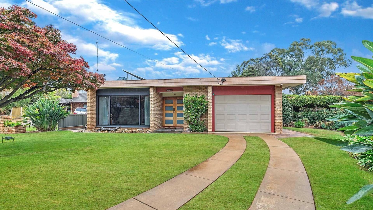 Echuca House | Jensen House - Retro Style with a modern update