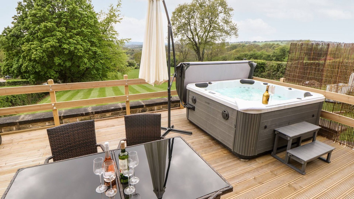 Dronfield House | JESMOND DENE, family friendly, character holiday cottage in Unstone