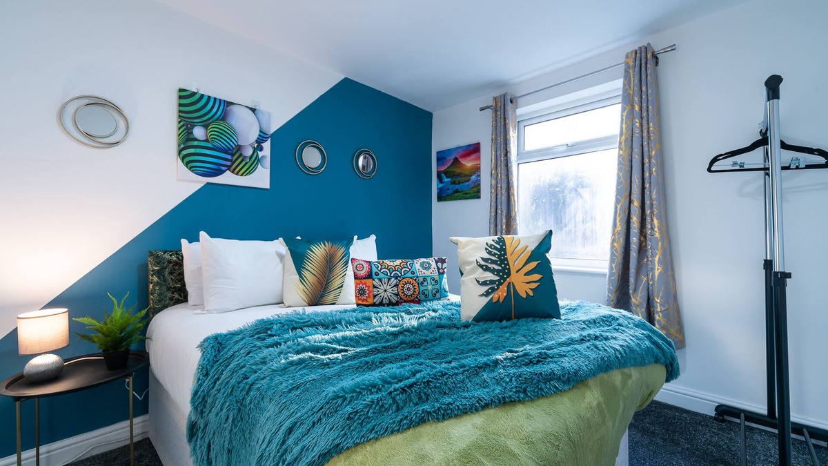 Hull House | Jesouth Homey 5 Bedrooms 9 Beds - Contractors - Leisure
