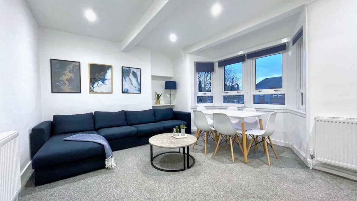 Renfrew Apartment | Jess View - This beautiful 3-bedroom apartment is an upper flat, with its own private entrance