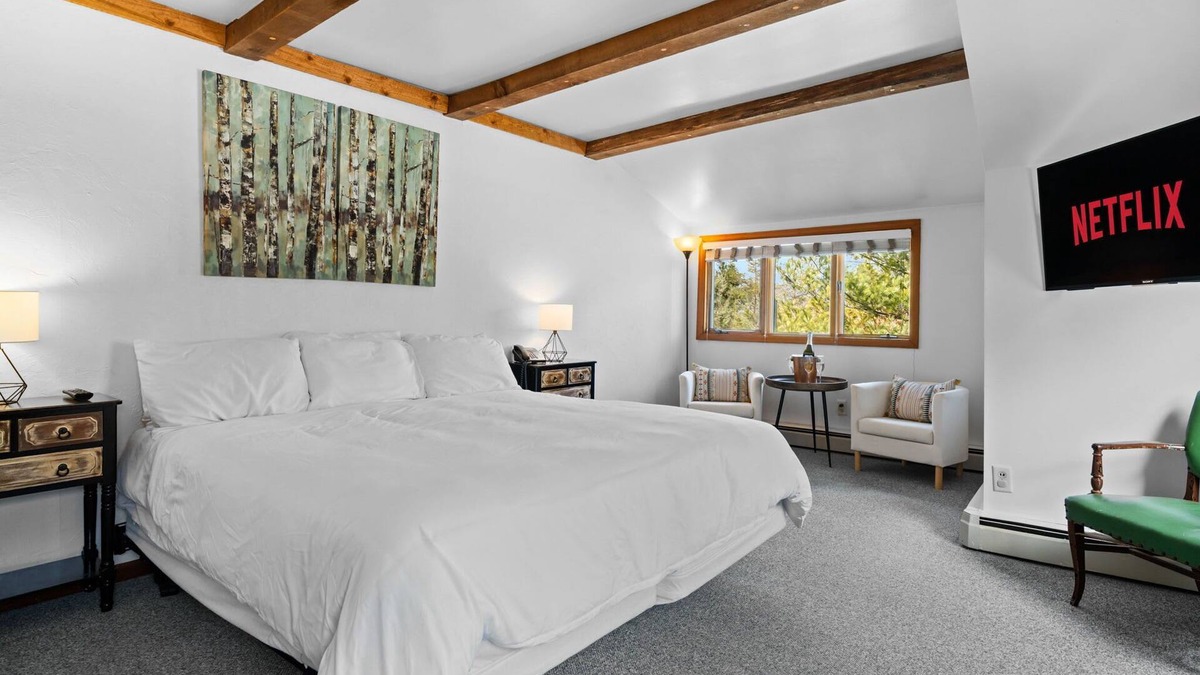 Tannersville Ski Chalet | Jessie's Harvest House Suite