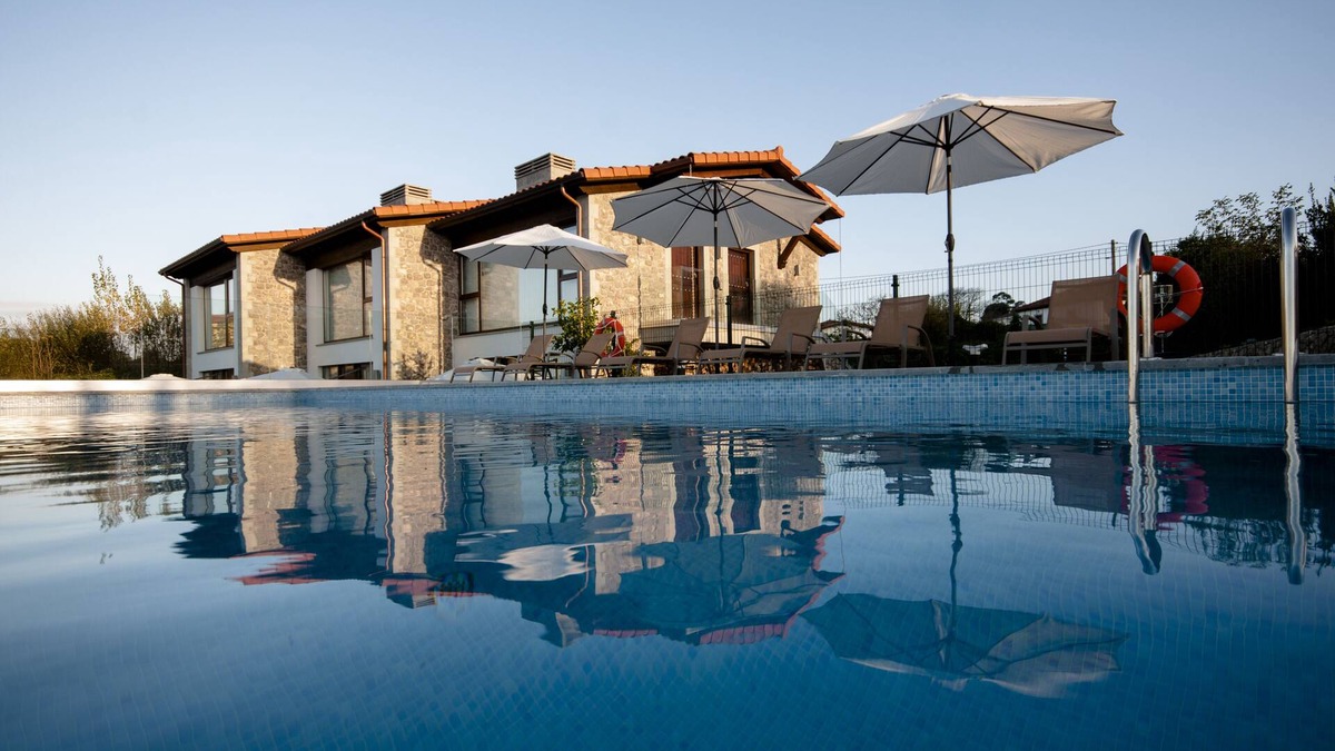 Garana Apartment | Jesters of Pria Rural Apartments. Fit 2. Pool and sea views.