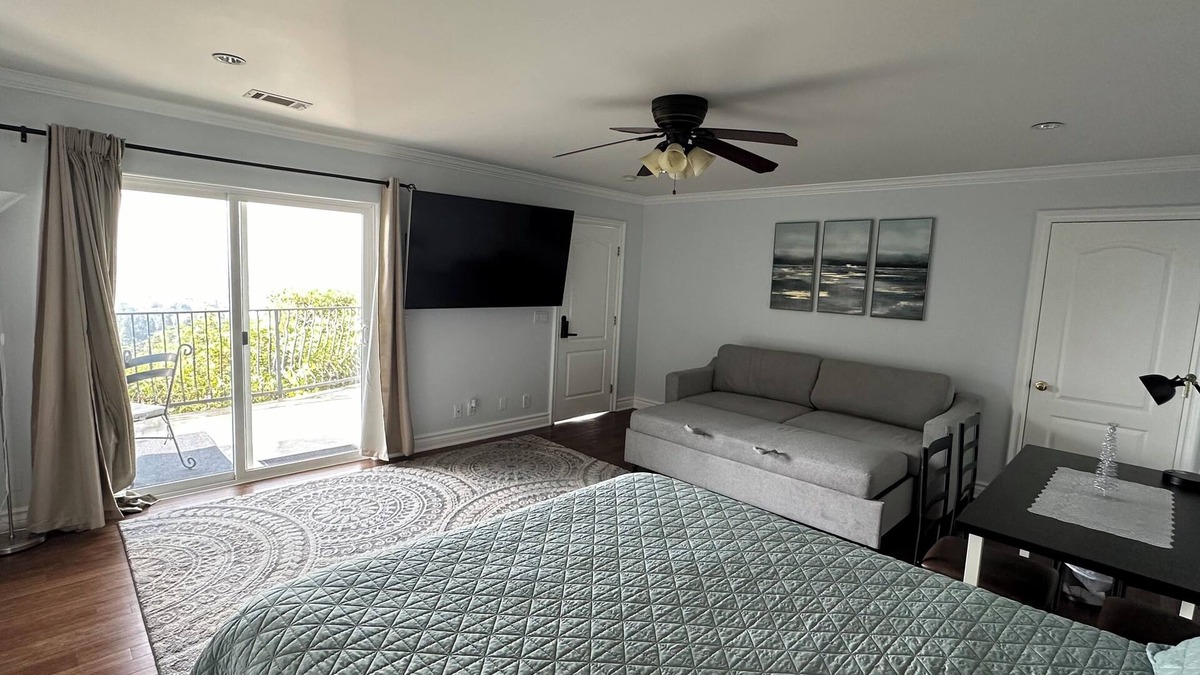 Whittier House | Jetted Tub View Suite: Comfort & Scenic Serenity