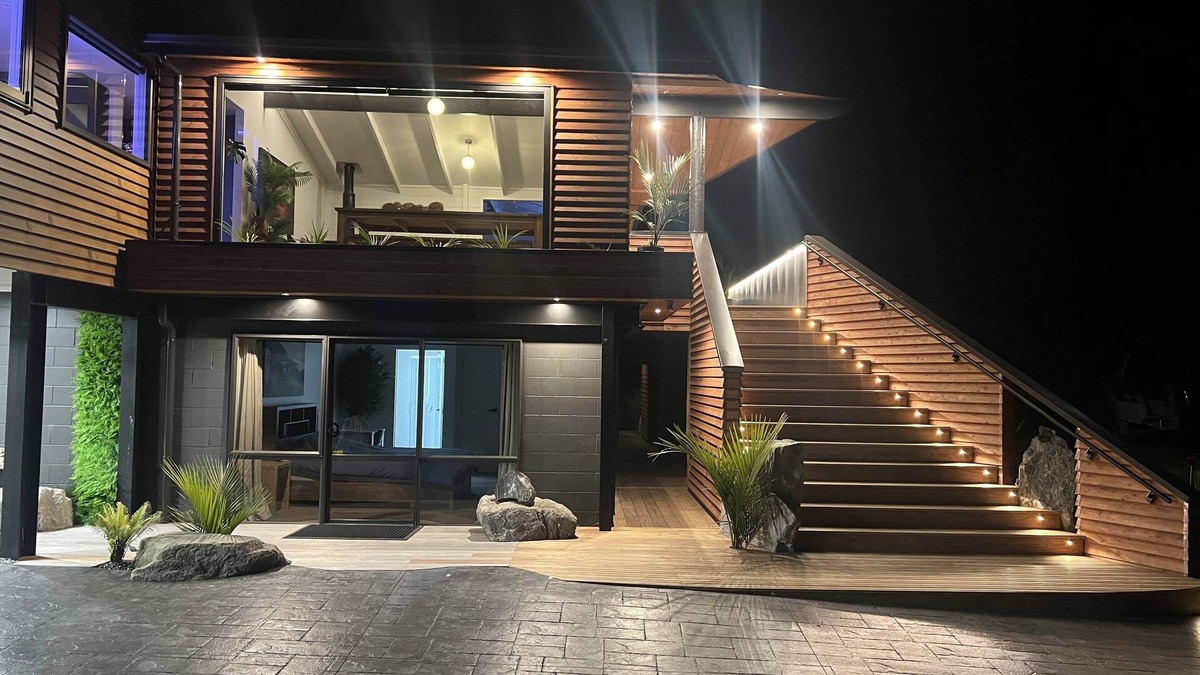 Lake Tarawera House | JETTY. 5 Bedrooms 5+ New Bathrooms, Beach. Designer Kitchen. 85” TV