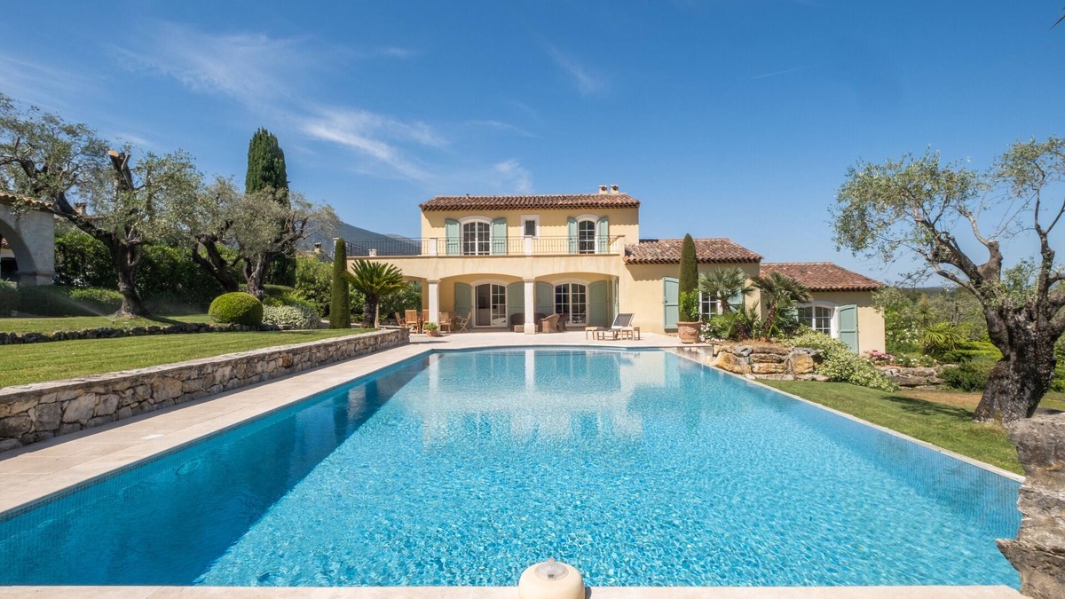 Roquefort-les-Pins Villa | Jewel of 280m² with Infinity Pool in Absolute Calm