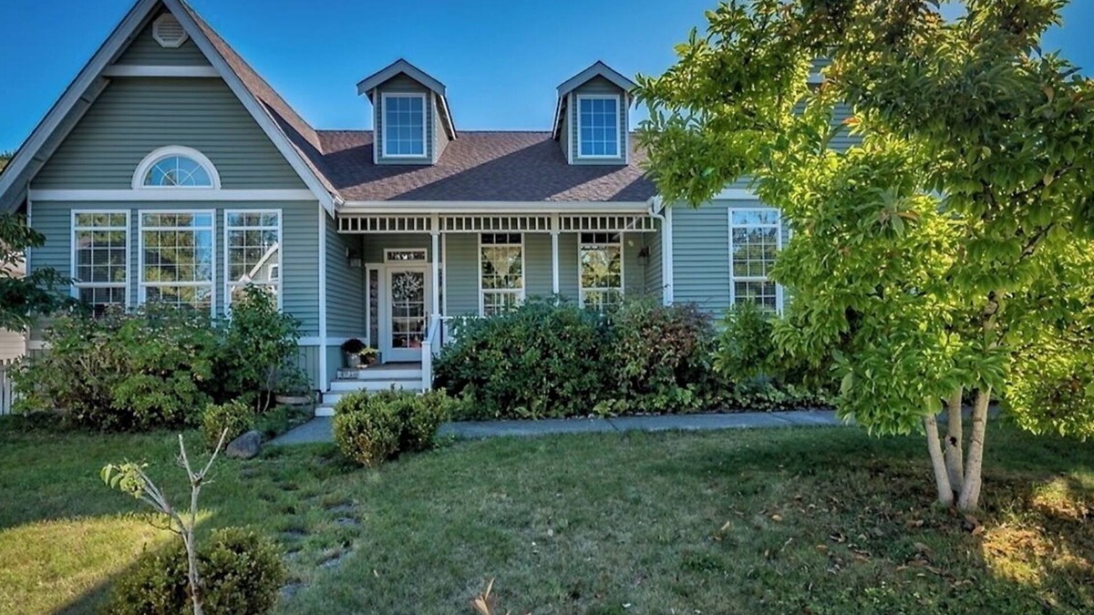 Sudden Valley House | Jewel of Geneva: Tranquil Retreat with Deck and Home Office