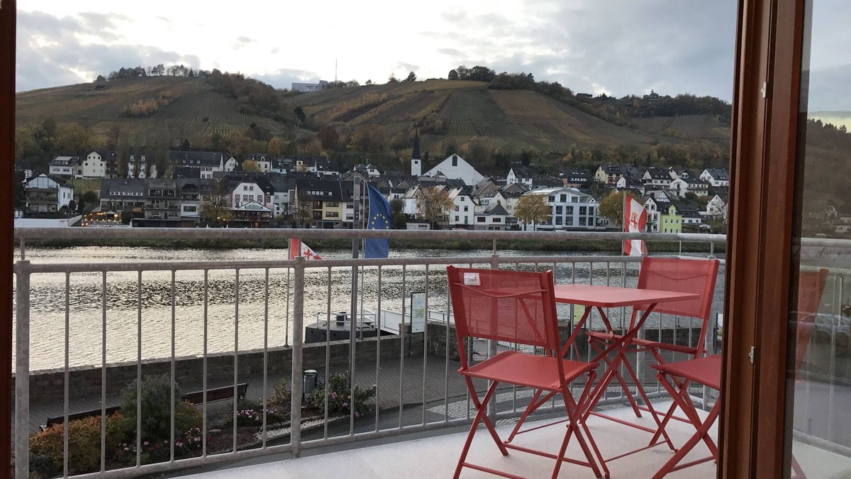 Zell Condo | Jewel of the Mosel, Apartment in townhouse, central Zell, beautiful Mosel views