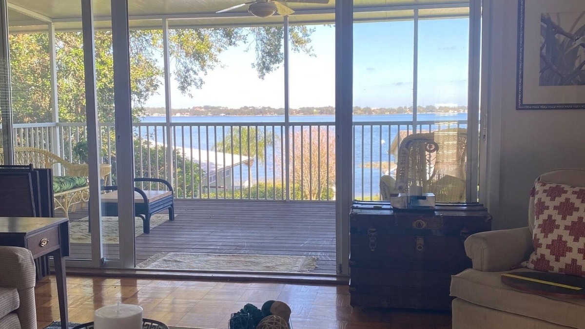 Babson Park House | Jewel on the crystal-clear waters of Crooked Lake.