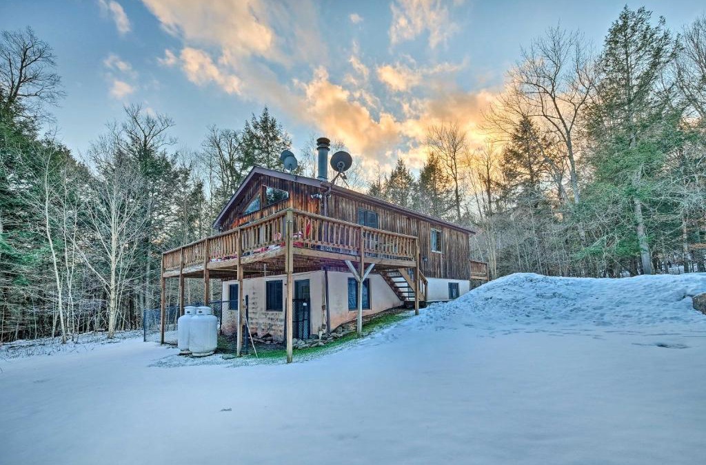 Jewett House | Jewett Cabin with Viewing Deck - 10 Mins to Skiing!