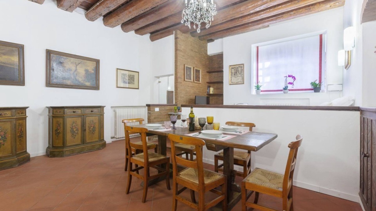 Ferrara Apartment | Jewish Ghetto ZTL Apartment x6!