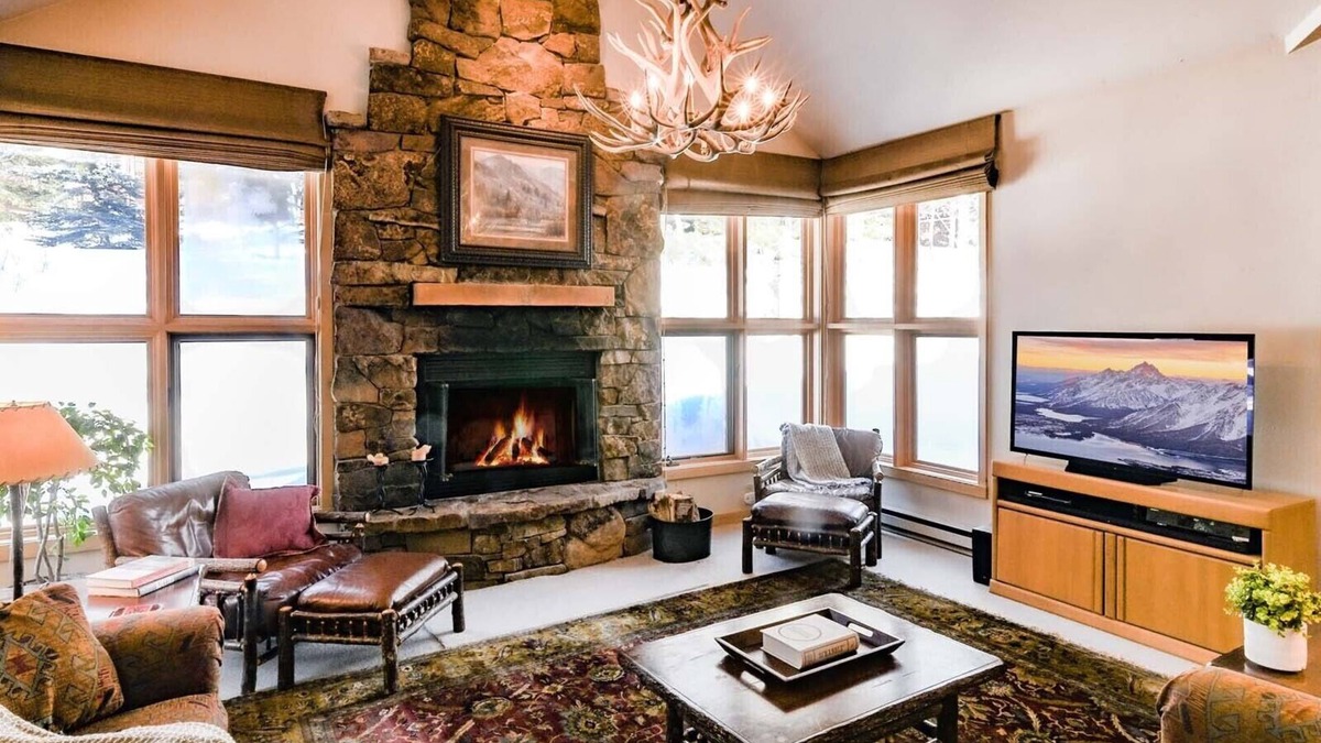 Teton Village House | JHRL-Spacious townhome steps from Moose Creek charilift
