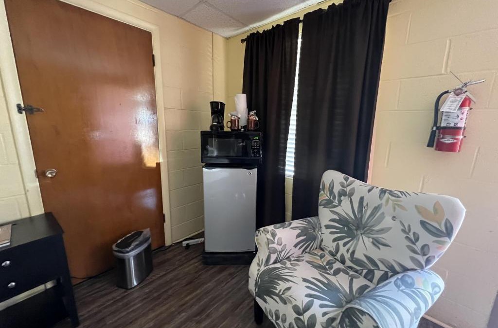 Mount Ida Hotel | JI4, King Guest Room at the Joplin Inn at entrance to the resort Hotel Room