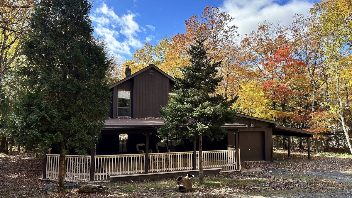 Jim Thorpe House | Jim Thorpe, Bear Creek Lake, Cozy 3Br family friendly home- EV charging outlet