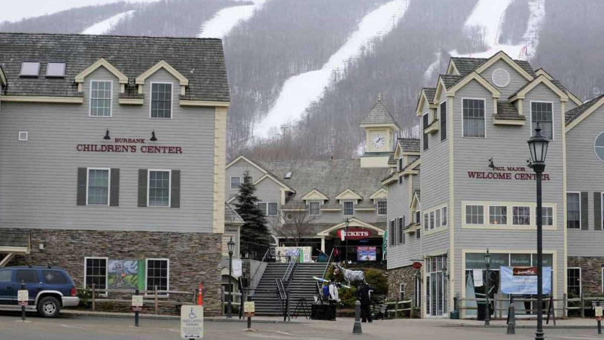 Hancock Condo | JIMINY PEAK - 2/6-8 & 2/13-16 2026- SLOPE SIDE! SKI IN/SKI OUT, 2BR DELUX UNIT