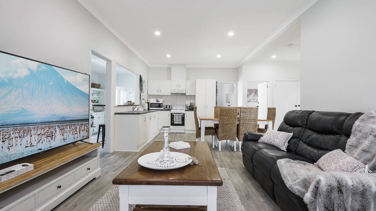 Warrnambool House | Jimley Cottage - Your home away from home