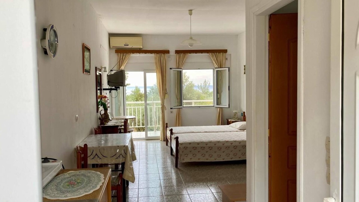 Avlakia Apartment | Jimmy Anna Beachfront Apartments Private Beach