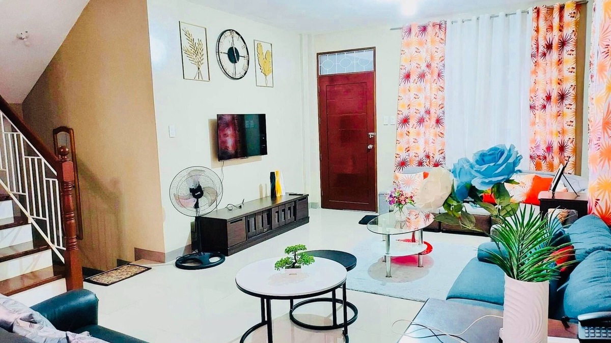Daet House | JimmyDi Sweet Home- With swimming pool, close to everything-12 min to the beach.