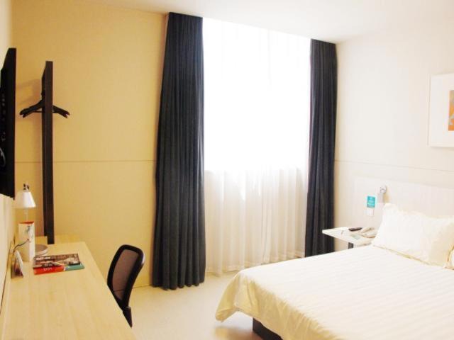 Beiguan District Hotel | Jinjiang Inn Anyang Railway Station