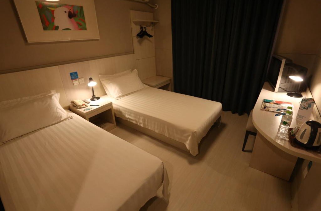 Lianchi District Hotel | Jinjiang Inn Baoding Railway Station