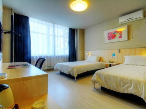 Longcheng District Hotel | Jinjiang Inn Liaoning Chaoyang Railway Station