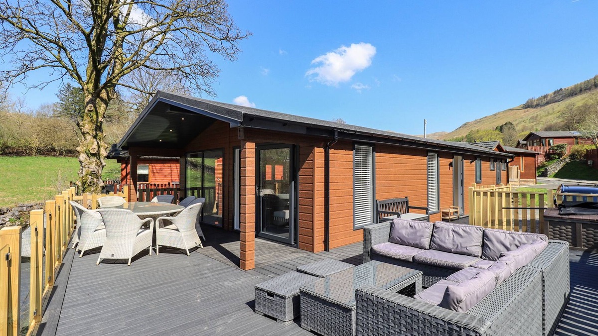 Troutbeck Cottage | JINNYSPINNER LODGE, pet friendly, with a garden in Windermere